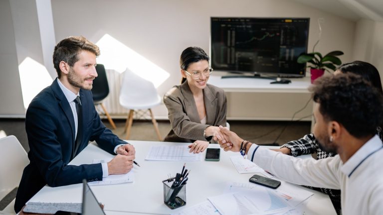 Marques qui sponsorisent facilement : le guide complet