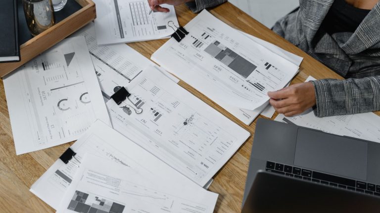 Créatrice de contenu en micro-entreprise : protéger ses revenus des fuites de contenu
